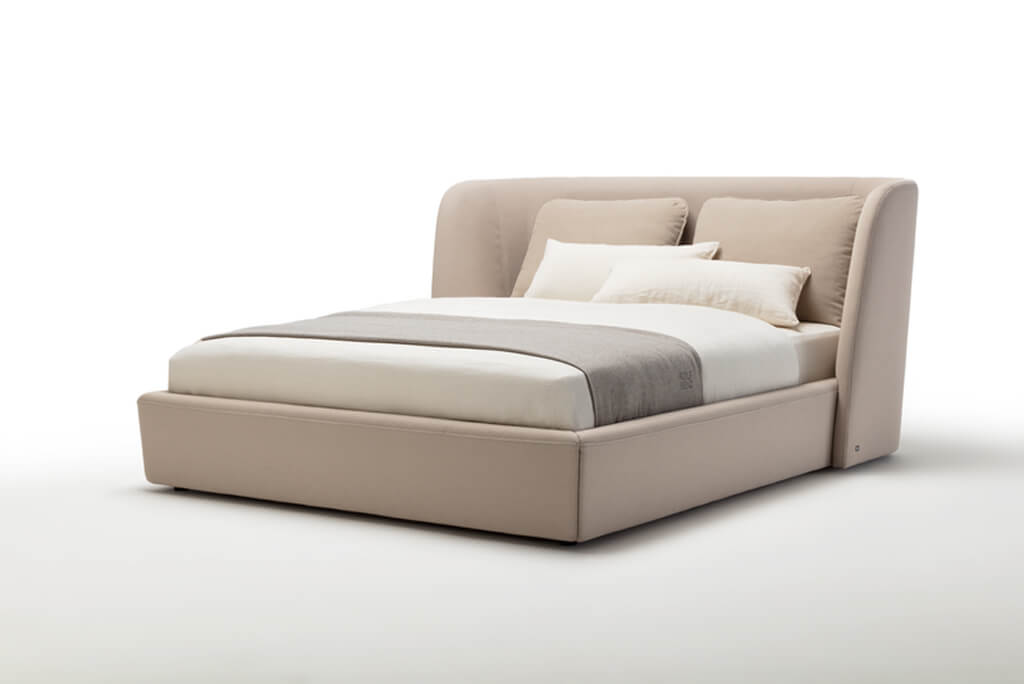 Polsterbett mit Kissen in beige 