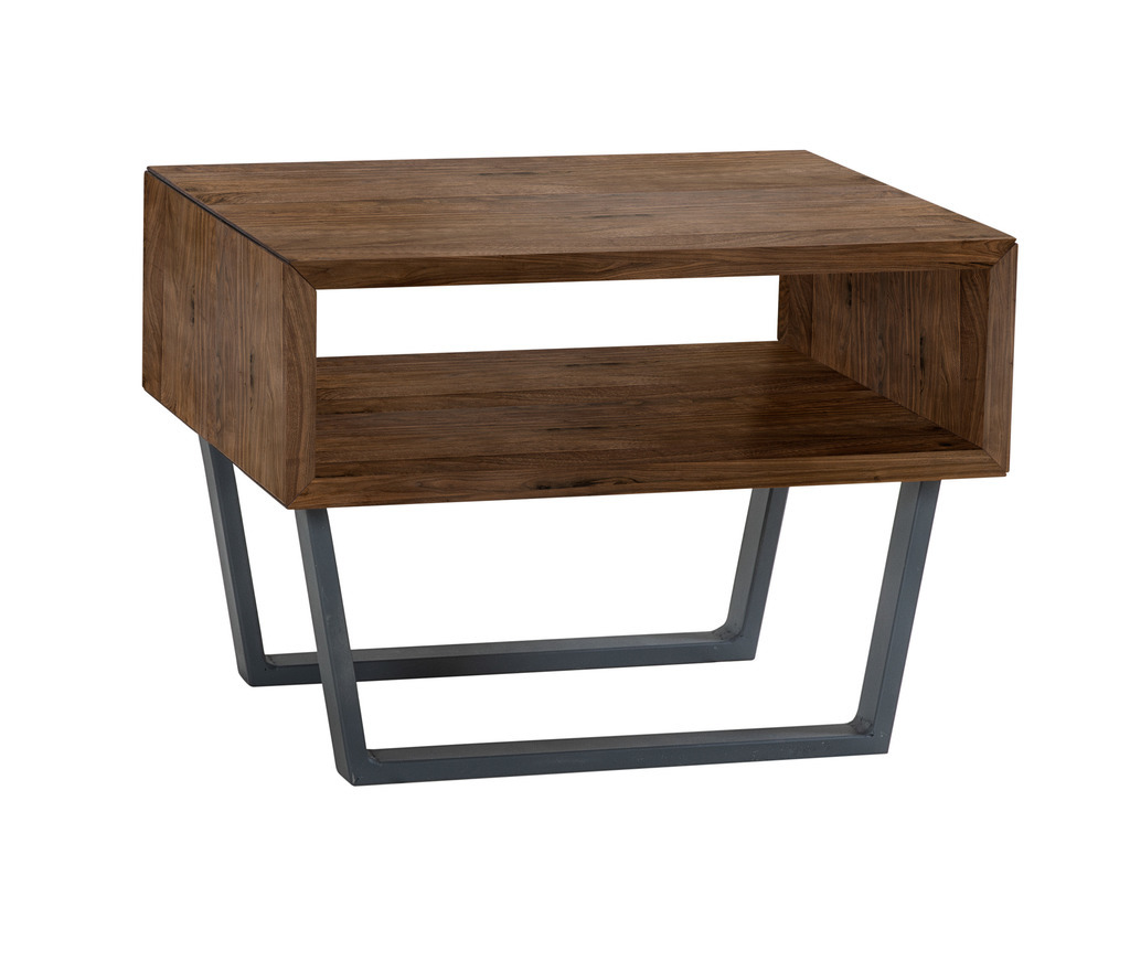 dunkelbrauner Nachttisch auf schwarzen Kufen und in Form eines offenen Faches vor weißem Hintergrund Jose von Hasena