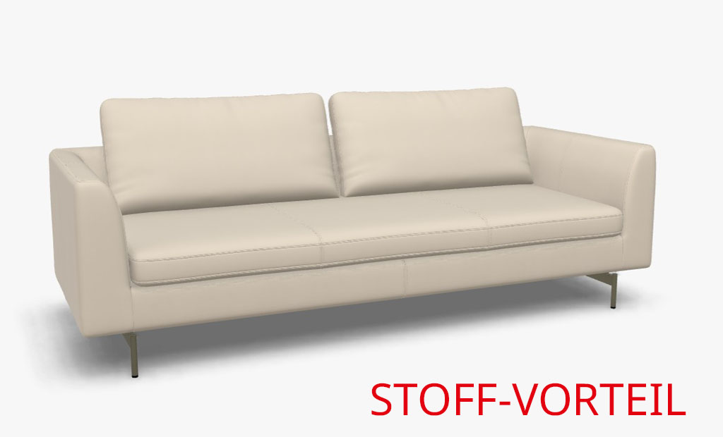 beiges Sofa vor weißem Hintergrund
