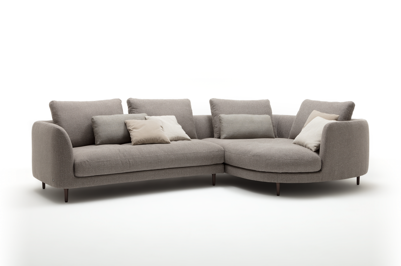 Rolf Benz 555 KUMO - Sofagarnitur | ca. 320 cm Großes graues Ecksofa mit mehreren Kissen auf weißem Hintergrund
