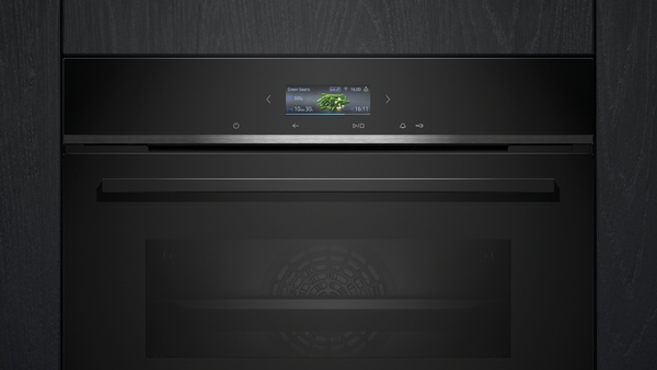 Nahaufnahme des Siemens Einbaukompaktbackofens in elegantem schwarz mit Touchdisplay und Edelstahl-Griff