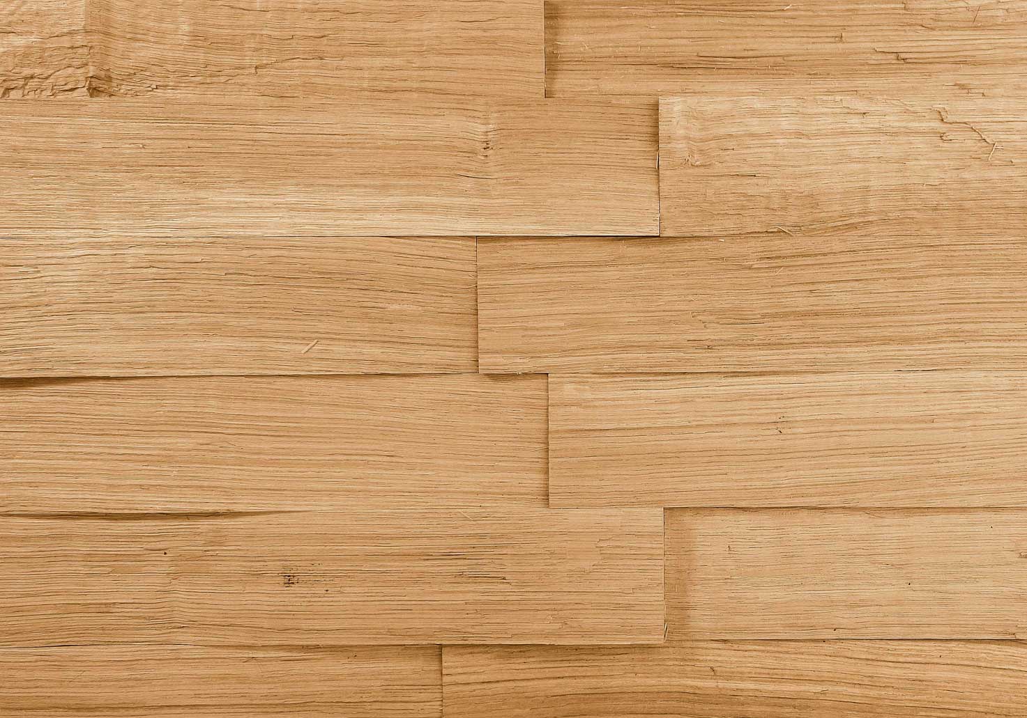 Detailansicht einer Wandverkleidung aus natürlichem Eichenholz mit horizontalem Muster