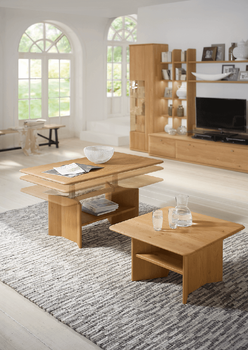 Unterschiedliche Couchtische aus Holz und in der Höhe verstellbar