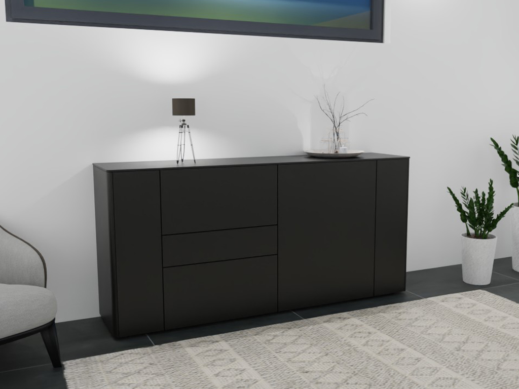 Schwarze Kommode mit Lampe und Dekorationen im minimalistisch eingerichteten Raum