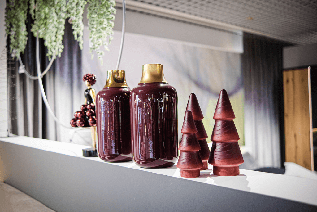 Weihnachtsdeko in burgund rot