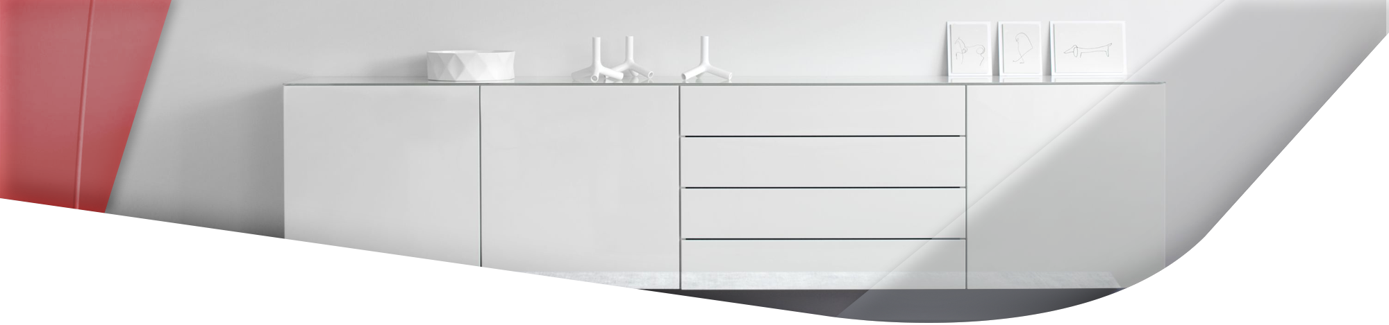 Weißes Sideboard von Sudbrock mit Schubladen sowie Türchen.