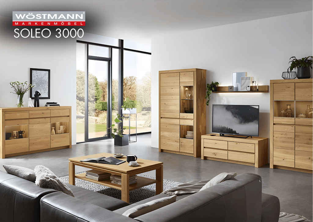 Wohnzimmer mit Massivholz Wohnwand und zusätzlichem Sideboard und Couchtisch