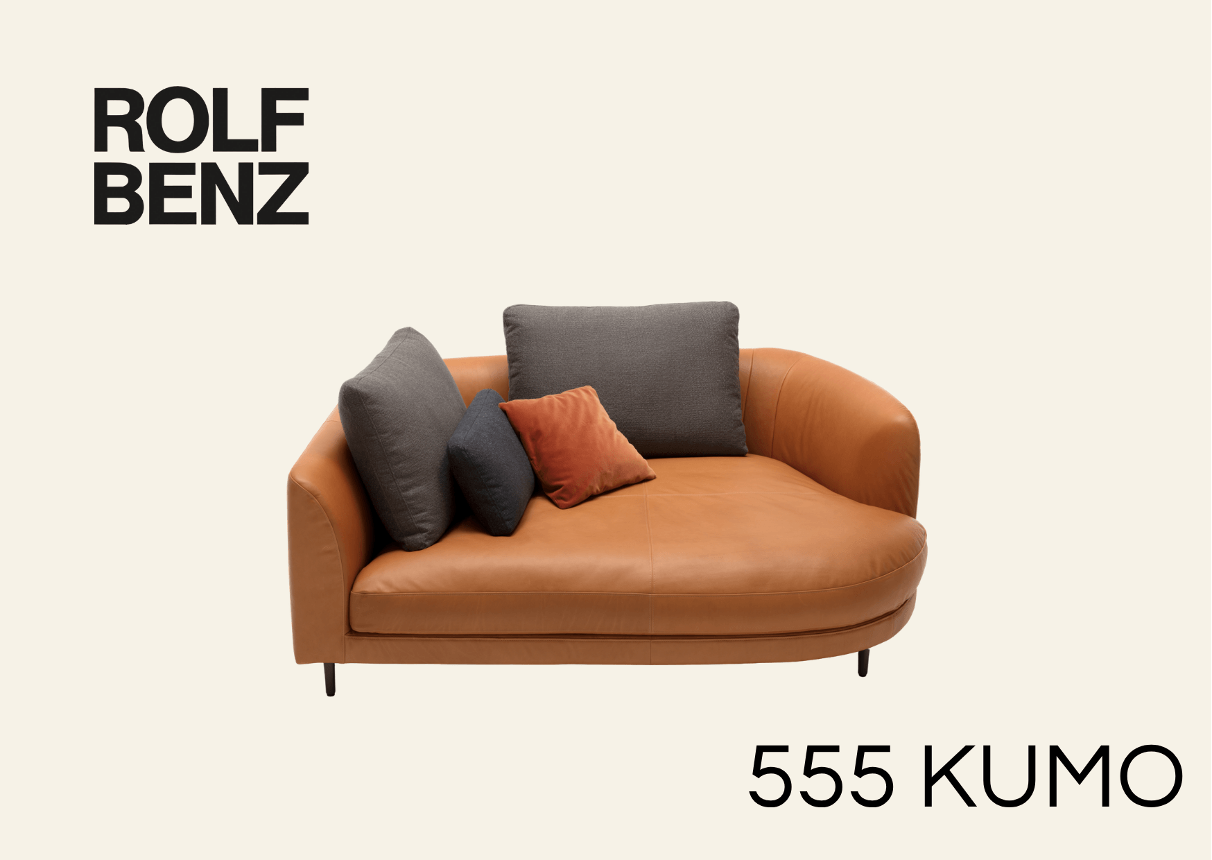 abgerundete Couch mit orangefarbenem Leder. Aufschrift Bild: Rolf Benz 555 Kumo.