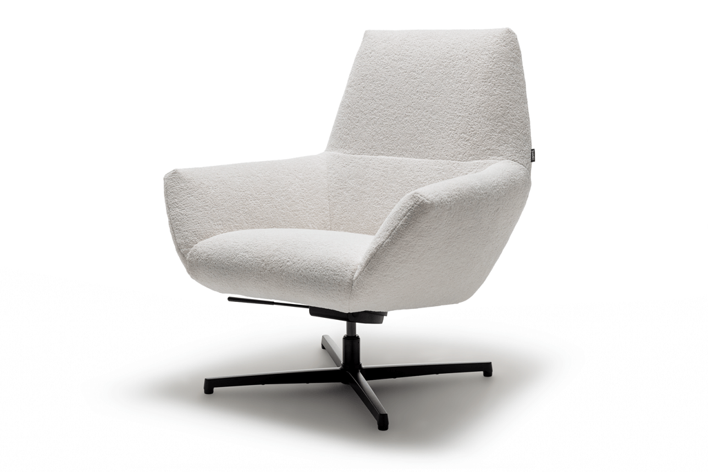 Ein stilvoller weißer Drehsessel mit weicher Polsterung und stabilem schwarzen Metallfuß, ideal für modernes Wohnen