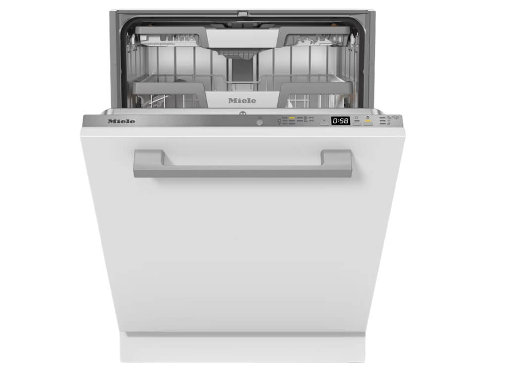 Ein offener, weißer Miele G 5868 SCVi XXL Geschirrspüler mit sichtbaren oberen und unteren Geschirrkörben.
