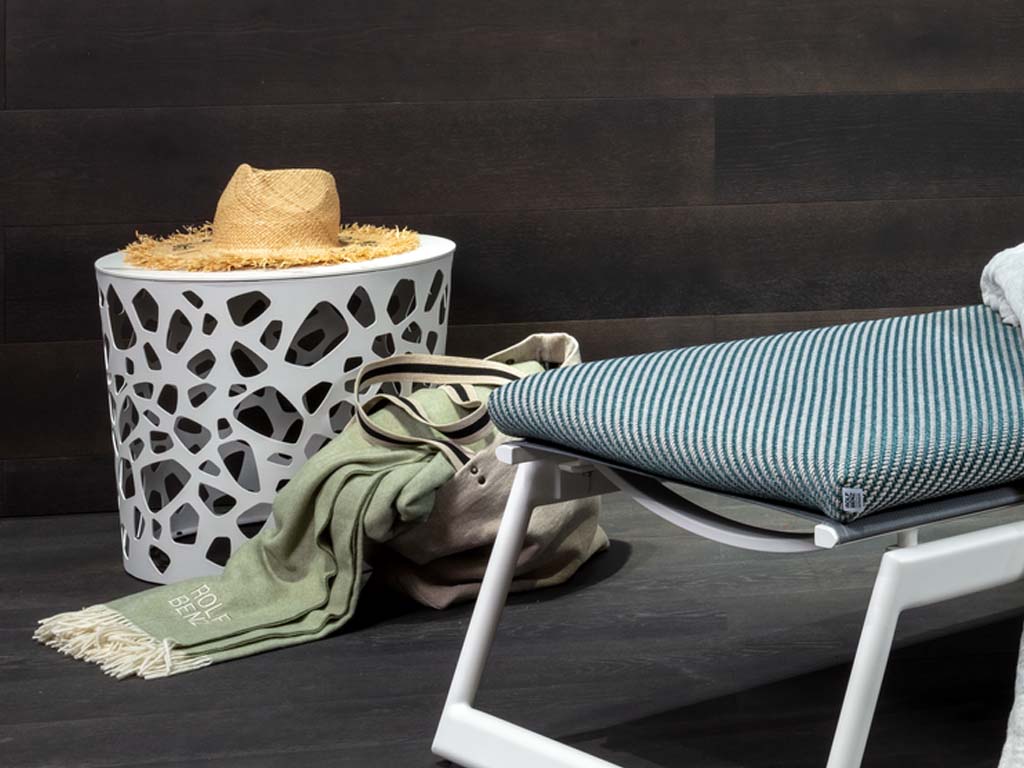 Rolf Benz 262 - Beistelltisch (Loungetisch) | Keramik, Aluminium | Ø 50 cm Designer Beistelltisch mit ausgefallenem Tischgestell in grau
