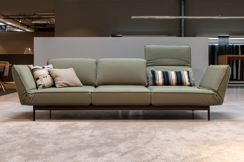 Rolf Benz 386 MERA | Liege-Sofabank | B: 275 cm grüne Ledercouch mit 3-Sitzen und farbigen Kissen