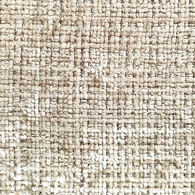 Nahaufnahme eines beigen Teppichs mit karierter Struktur
