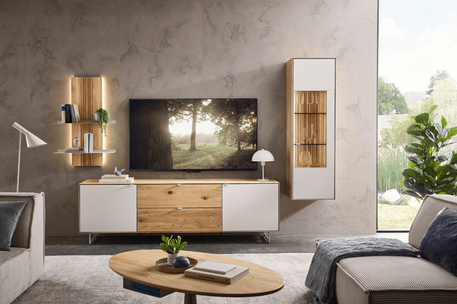 Wohnwand Kombination aus Massivholz und Fronten in Farbe Perla