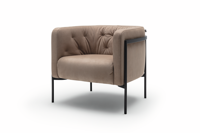 Rolf Benz 585 PHIL - Clubsessel mit Stahlgestell | Leder, beigbraun 42.402 Ledersessel mit gestepptem Rücken in hellbraun