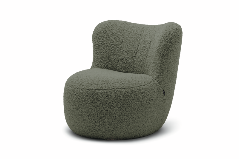 dunkelgrüner designersessel im plüschbezug vor weißem hintergrund freistil rolf benz 173