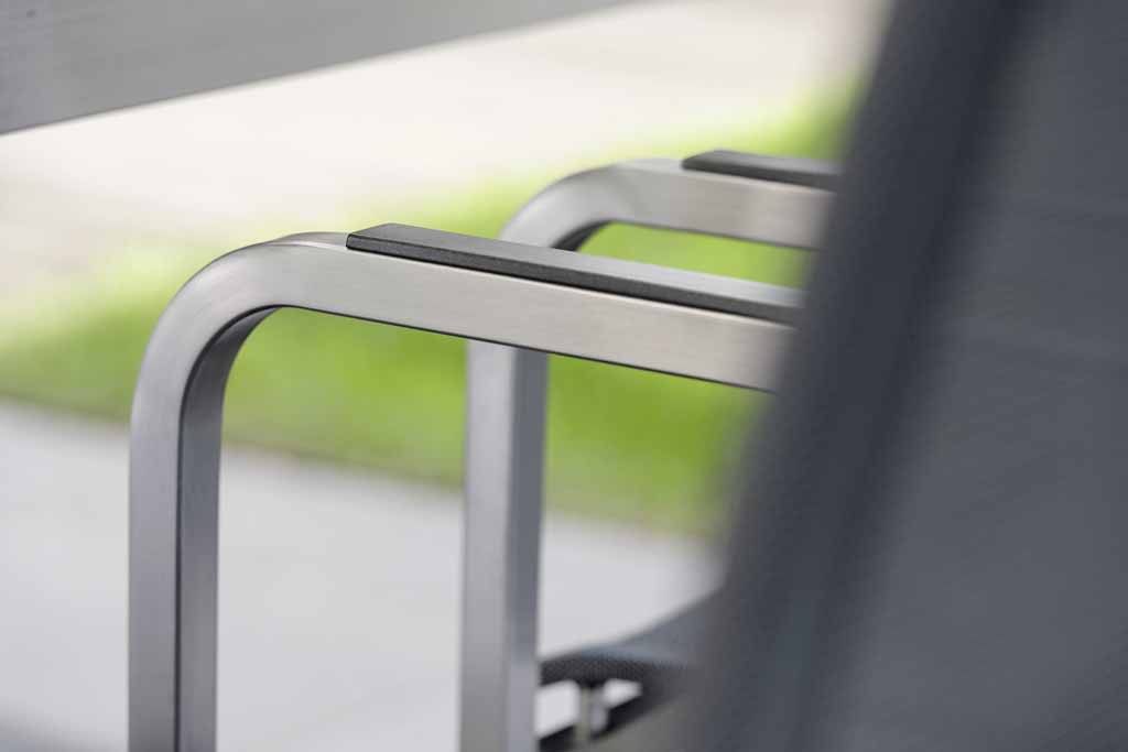  Stern. Evoee | Freischwingersessel | Edelstahlgestell und Aluminiumarmlehnen in anthrazit