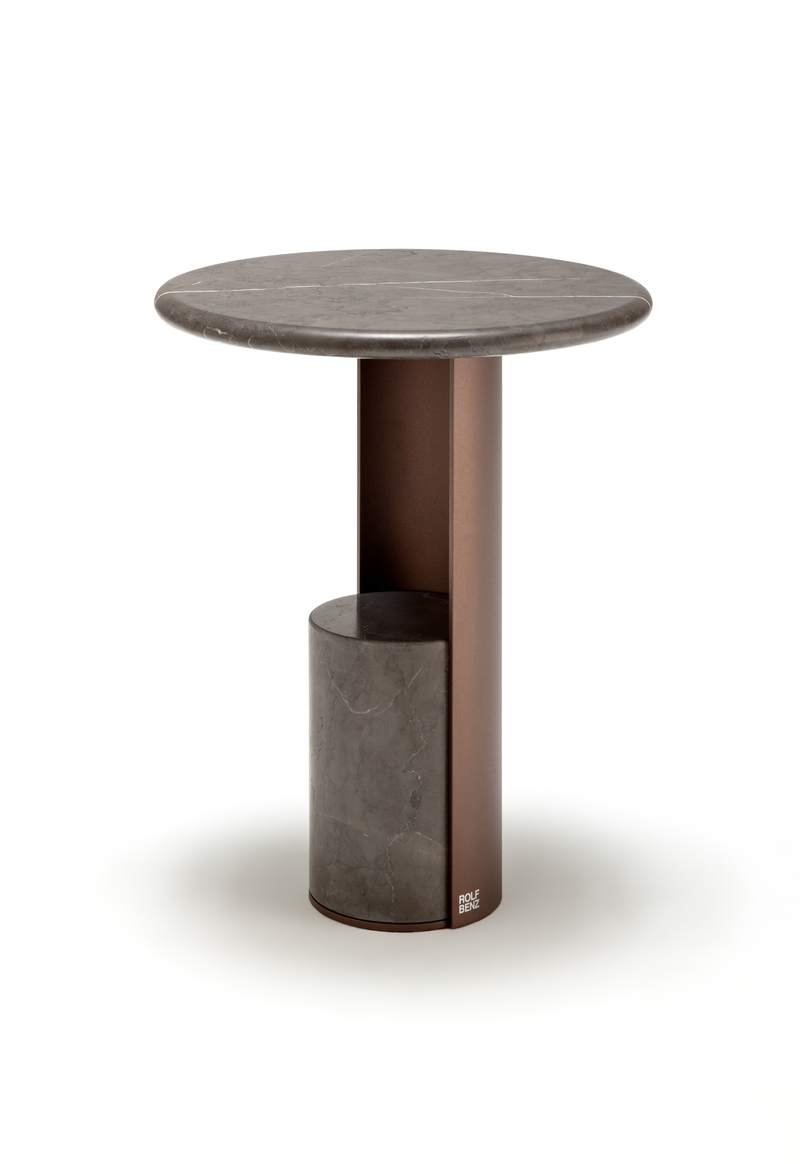 Rolf Benz 972 - Beistelltisch | Höhe 45 cm: Ø 38 cm | Naturstein geledert, graphit braun Schicker Beistelltisch mit runder Marmorplatte und stabilem Metallfuß