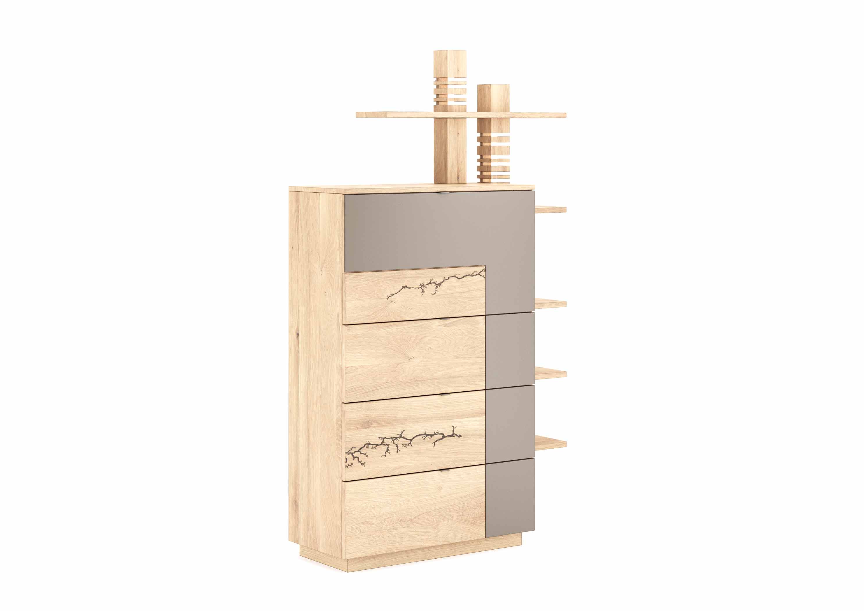 Ein moderner, beiger Holzschrank mit Schubladen und seitlichen Regalen, verziert mit subtilen Astmustern.