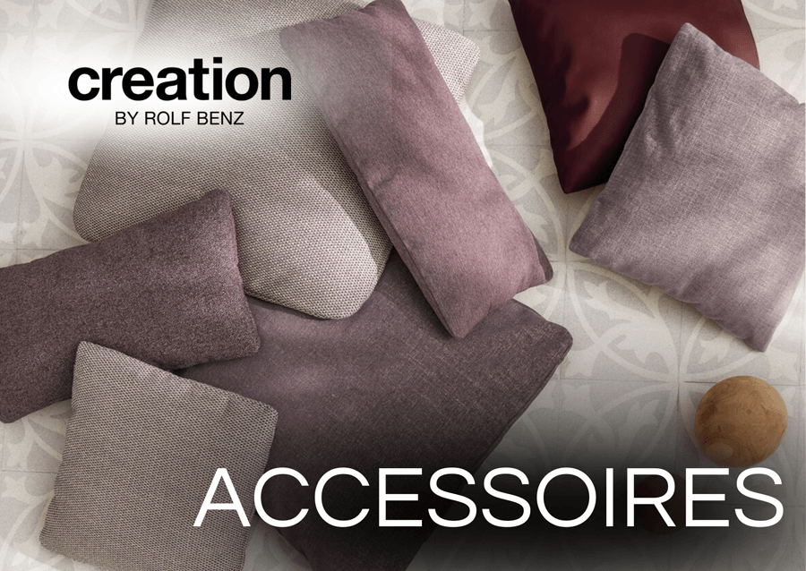 Unterschiedliche Kissen mit Aufschrift "Accessoires"