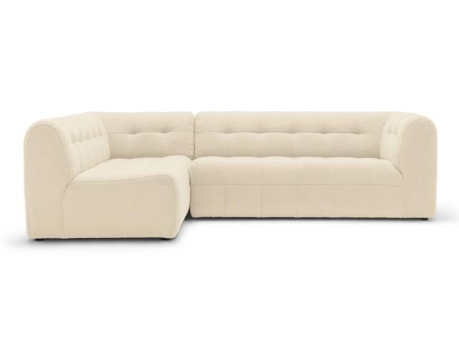 beiges Ecksofa vor weißem Hintergrund