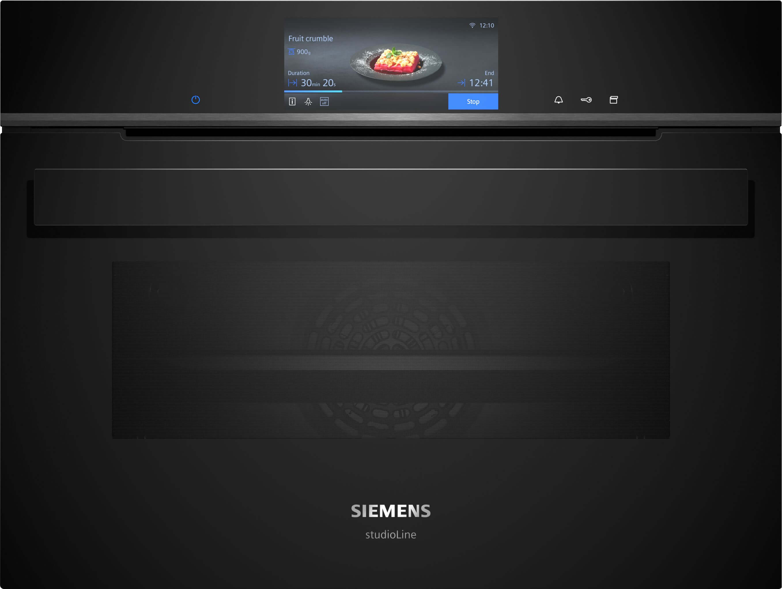 Frontalansicht des geschlossenen Siemens studioLine Backofens mit digitalem Touch-Display, Rezeptanzeige für „Fruit crumble“ und dem silbernen Markenlogo im unteren Bereich.